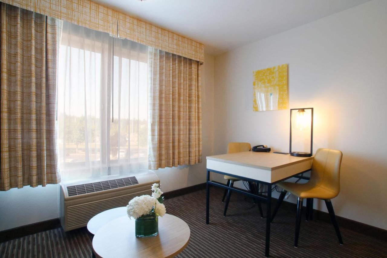 Oxford Suites Spokane Valley Exterior photo