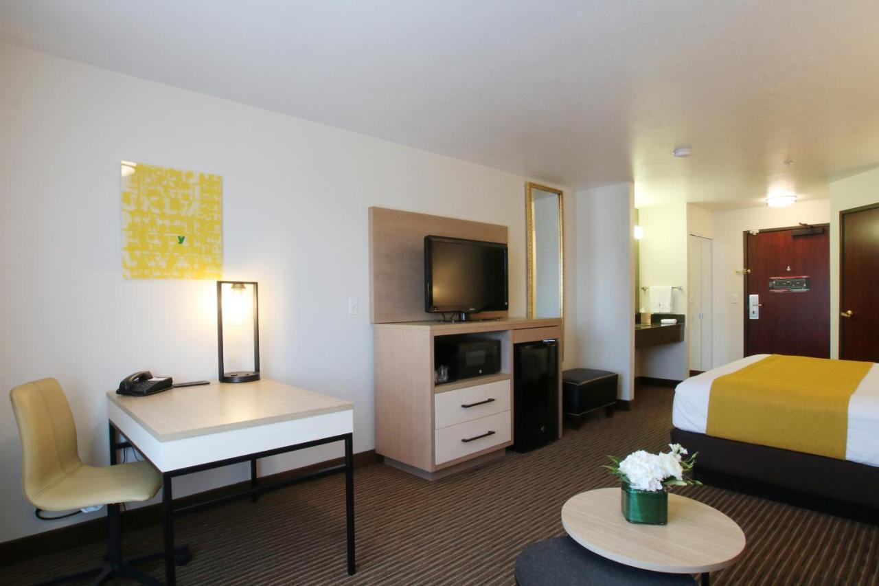 Oxford Suites Spokane Valley Exterior photo