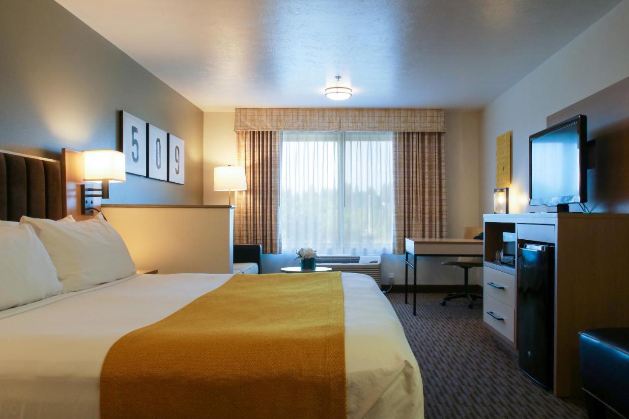 Oxford Suites Spokane Valley Room photo