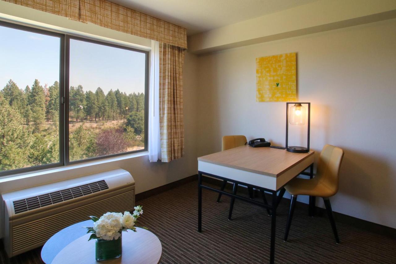 Oxford Suites Spokane Valley Exterior photo