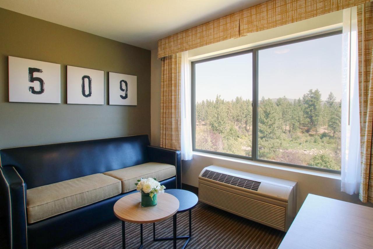 Oxford Suites Spokane Valley Exterior photo