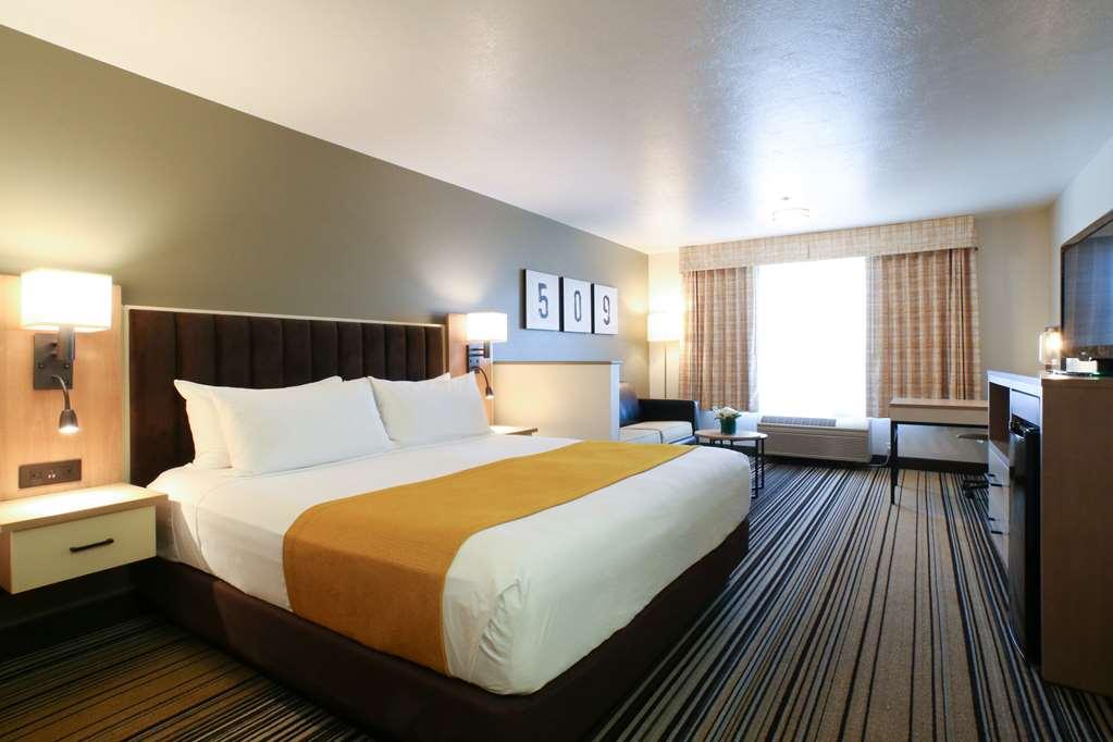 Oxford Suites Spokane Valley Room photo