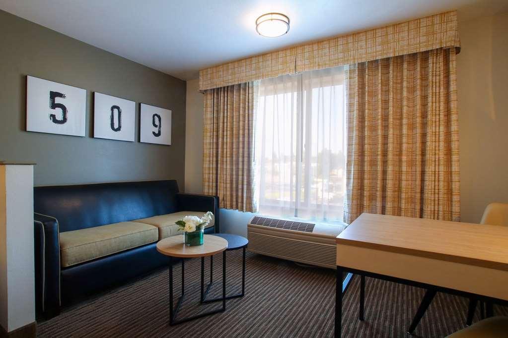 Oxford Suites Spokane Valley Room photo