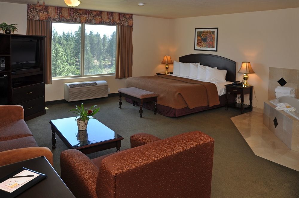 Oxford Suites Spokane Valley Exterior photo